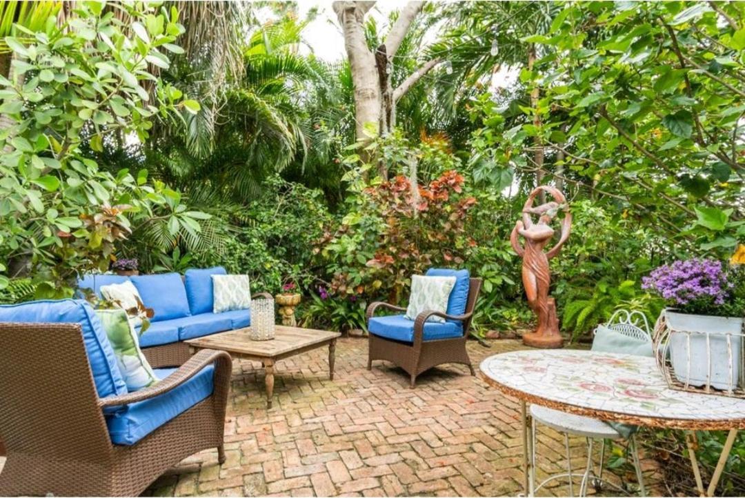 Chateau Gardens Hotel Lake Worth Beach Exterior photo